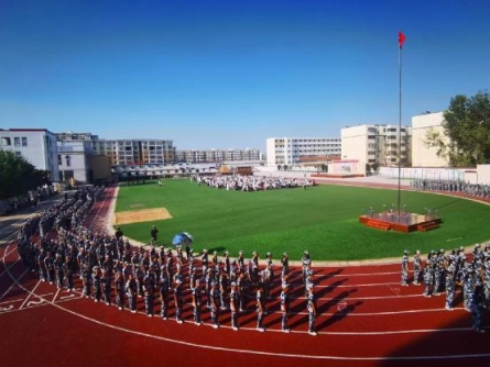 潢川縣實驗中學(xué)七八年級軍訓(xùn)匯報演出